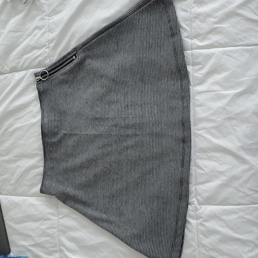 Houndstooth side zip skirt